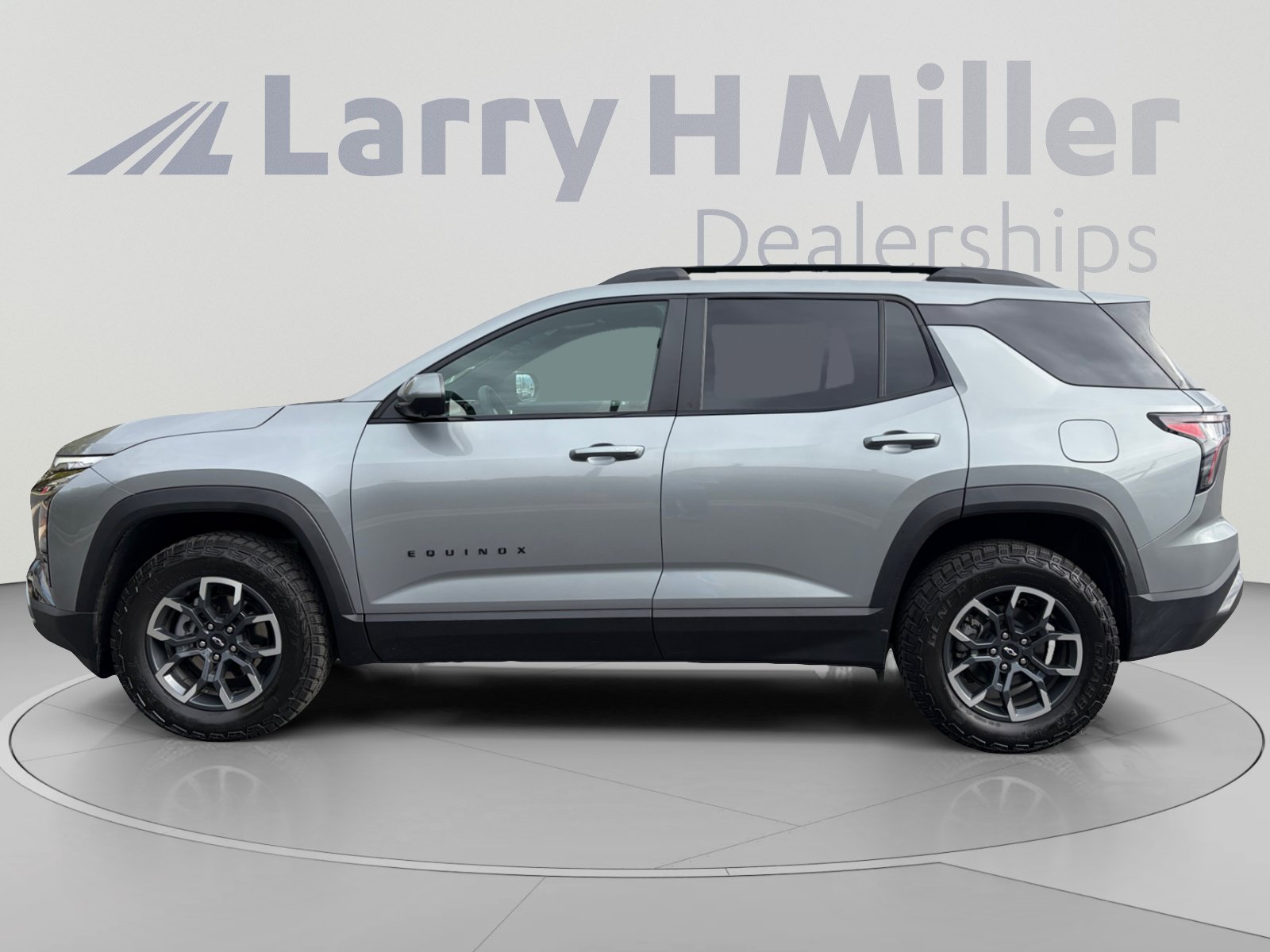 Used 2025 Chevrolet Equinox ACTIV w/ Safety and Technology Package AWD/4WD image 2