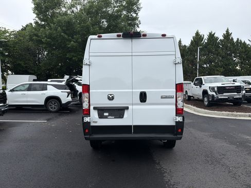 Used 2025 RAM ProMaster 2500 w/ Convenience Group FWD image 9