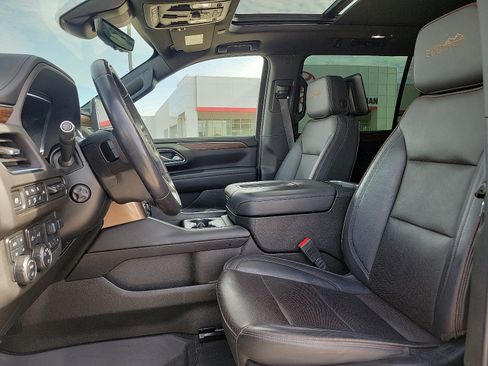 Used 2024 Chevrolet Suburban High Country w/ Advanced Technology Package image 12