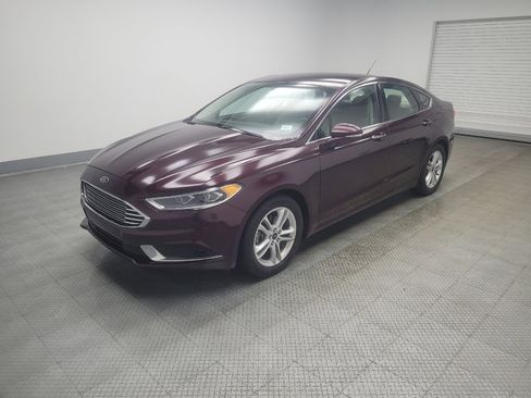 Used 2018 Ford Fusion SE w/ Fusion SE Technology Package FWD image 2