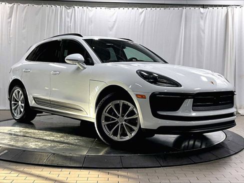Used 2025 Porsche Macan image 12