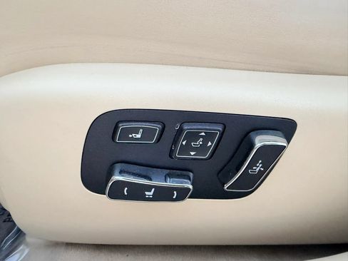 Used 2013 Lexus LS 460 w/ Comfort Pkg RWD image 12