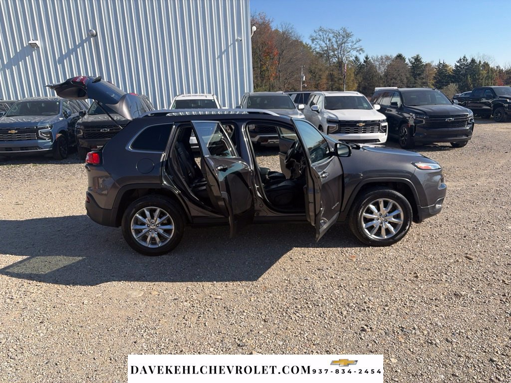 Used 2015 Jeep Cherokee Limited w/ Luxury Group AWD/4WD image 31