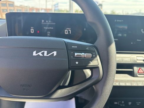 New 2025 Kia K4 LXS image 26