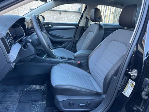 Used 2025 Volkswagen Jetta SE image 36