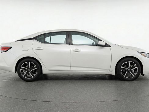 Used 2025 Nissan Sentra SV FWD image 8