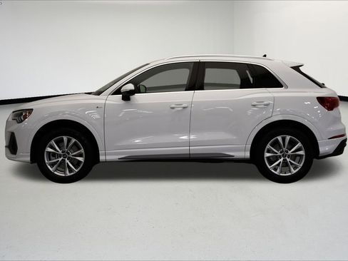 Used 2025 Audi Q3 2.0T Premium w/ Convenience Package image 2