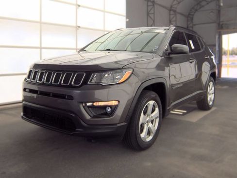 Used 2019 Jeep Compass Latitude w/ Cold Weather Group AWD/4WD image 2