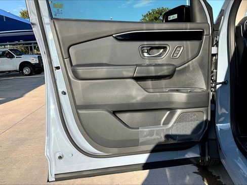 New 2025 Honda Pilot Touring image 10