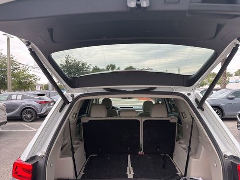Used 2023 Volkswagen Atlas SEL AWD/4WD image 15
