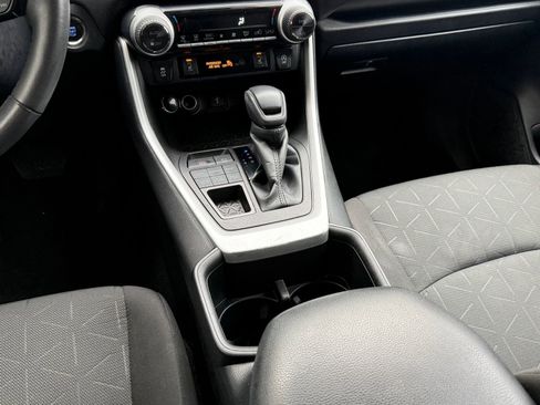 Used 2022 Toyota RAV4 XLE image 16