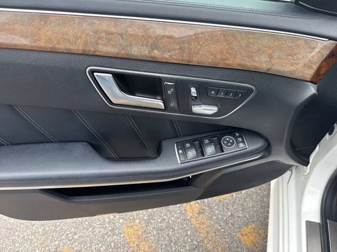 Used 2015 Mercedes-Benz E 400 4MATIC Sedan image 10