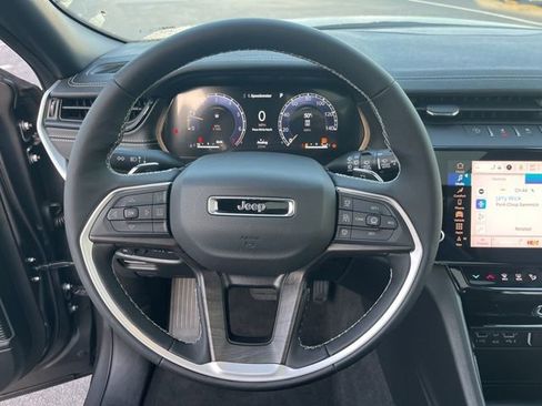 New 2026 Jeep Grand Cherokee Limited w/ Limited Altitude Package AWD/4WD image 18