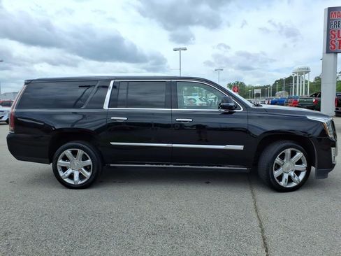 Used 2018 Cadillac Escalade ESV Premium Luxury RWD image 2