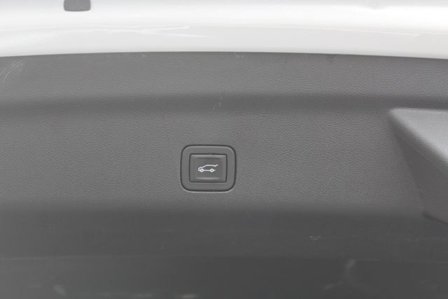 Used 2025 Cadillac Escalade ESV Sport Platinum w/ LPO, Floor Liner Package AWD/4WD image 8