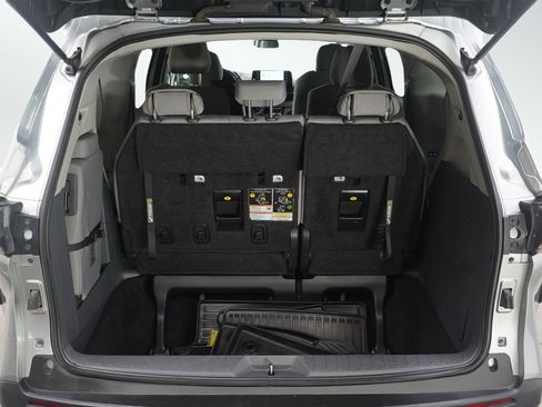 Used 2024 Toyota Sienna LE FWD image 12