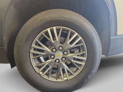 Used 2025 Chevrolet Traverse LT AWD/4WD image 38