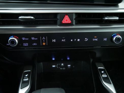 Certified 2025 Kia Sorento S image 24