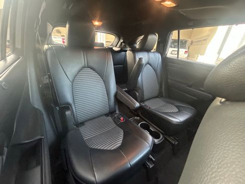 Used 2022 Toyota Highlander XSE image 29
