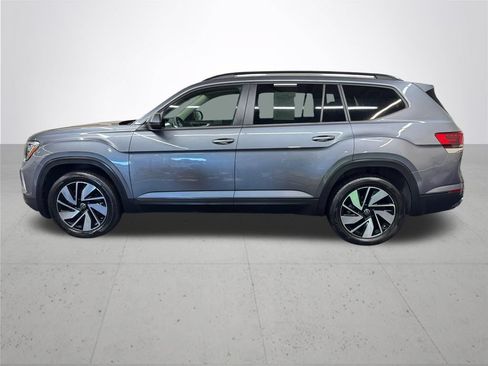 Used 2024 Volkswagen Atlas SE AWD/4WD image 3