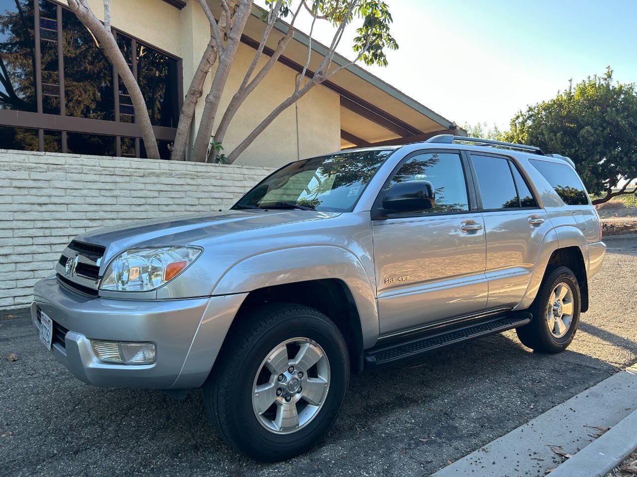 Used 2005 Toyota 4Runner SR5 AWD/4WD image 4