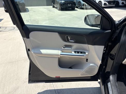 Used 2025 Mercedes-Benz GLA 250 image 10