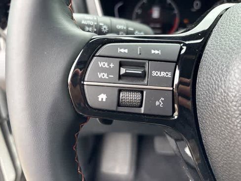 Used 2025 Honda Pilot Sport image 12