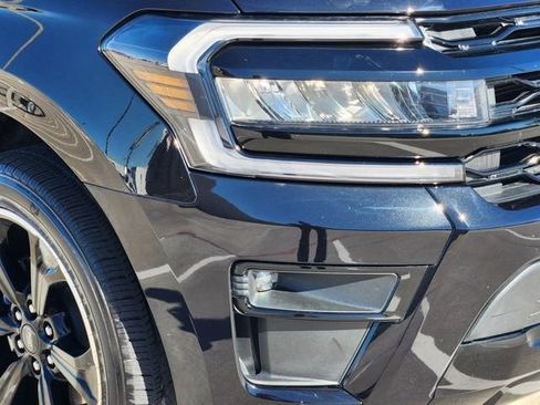 Used 2022 Ford Expedition Limited image 9