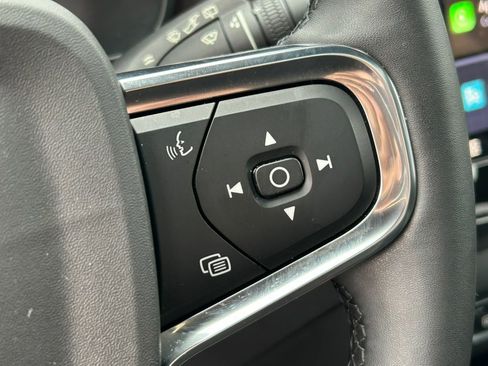 Used 2023 Volvo XC40 Recharge Plus image 22