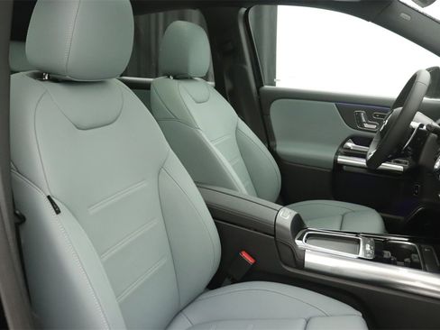 New 2026 Mercedes-Benz GLA 35 AMG 4MATIC image 9