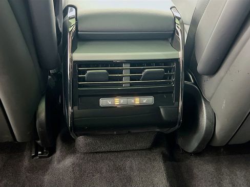 Used 2025 Land Rover Range Rover Sport SE image 27