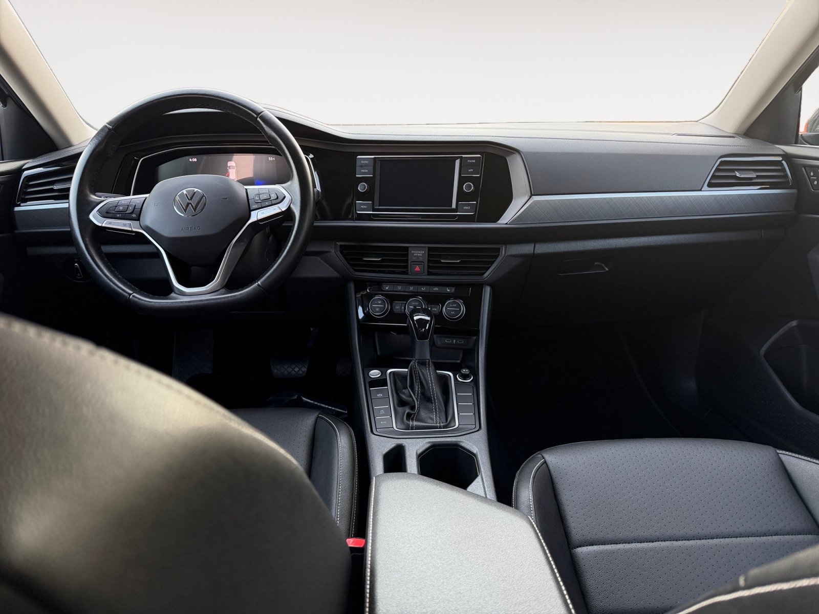 Used 2024 Volkswagen Jetta SE FWD image 11