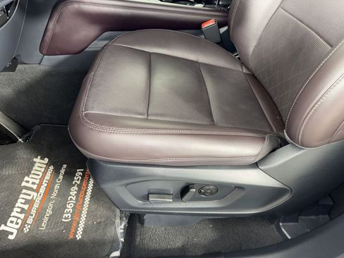 Used 2025 Ford Explorer Platinum RWD image 15