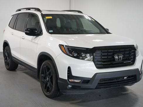 Used 2024 Honda Passport Black Edition image 3