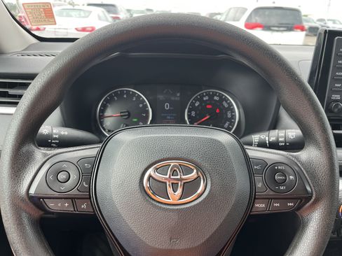 Used 2022 Toyota RAV4 XLE image 10