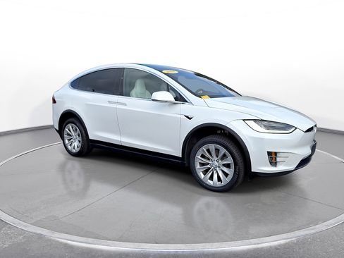 Used 2018 Tesla Model X 75D AWD/4WD image 2