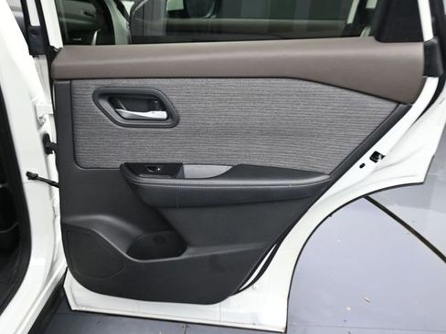 Used 2023 Nissan Rogue SV image 29