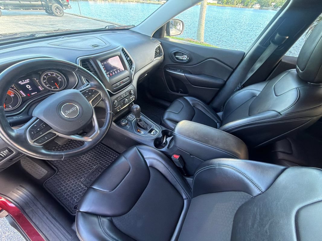 Used 2019 Jeep Cherokee Latitude Plus w/ Cold Weather Group AWD/4WD image 19