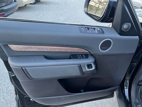 Used 2017 Land Rover Discovery HSE AWD/4WD image 26