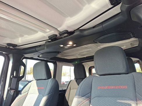 Certified 2021 Jeep Wrangler Unlimited Rubicon w/ Xtreme Recon 35" Tire Package AWD/4WD image 14