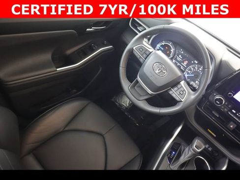 Used 2023 Toyota Highlander XLE FWD image 18