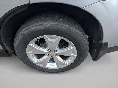 Used 2014 Subaru Forester 2.5i Touring AWD/4WD image 9