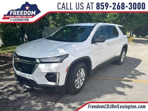 Used 2023 Chevrolet Traverse LS FWD image 1