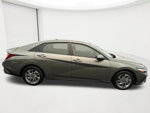 Certified 2024 Hyundai Elantra SEL FWD image 4