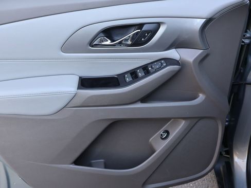 Used 2018 Chevrolet Traverse LT image 19