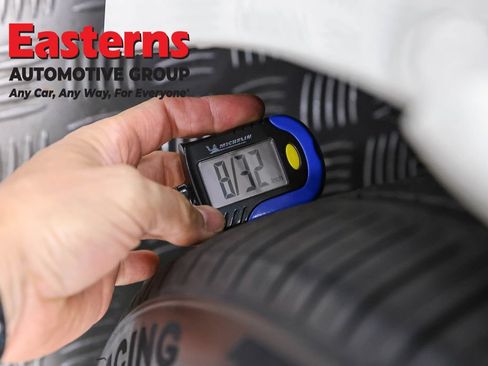 Used 2020 Nissan 370Z NISMO RWD image 27