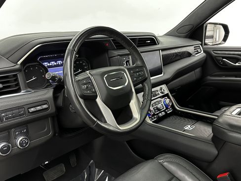 Used 2021 GMC Yukon Denali w/ Denali Premium Package image 10