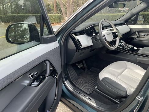 Certified 2023 Land Rover Range Rover Sport SE Dynamic image 4