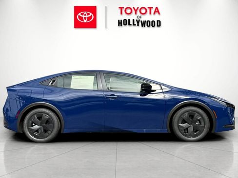 New 2026 Toyota Prius Plug-In Hybrid FWD image 3