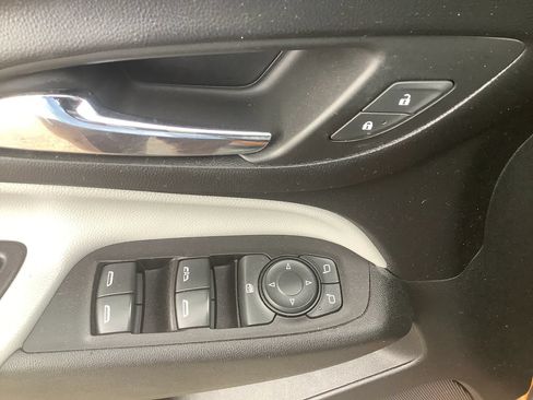 Used 2019 Chevrolet Equinox LS FWD image 21